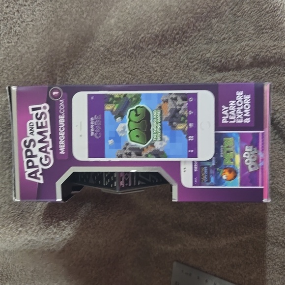 AR/VR Merge Cube - Picture 4 of 5